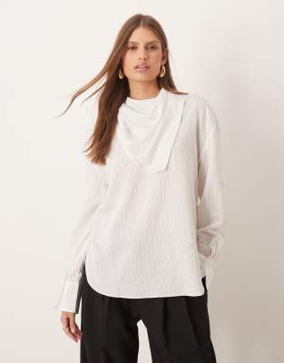 Mango - Bluse in Weiß mit Nadelstreifen und abgerundetem Saum