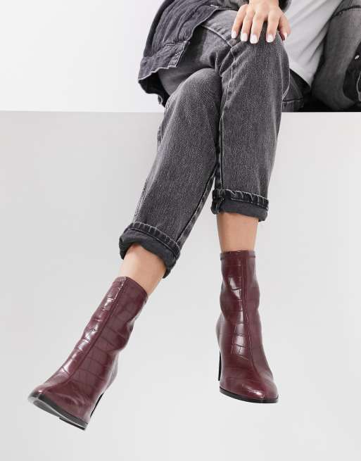 Mango – Braune Stiefel mit Absatz in Kroko-Optik ASOS
