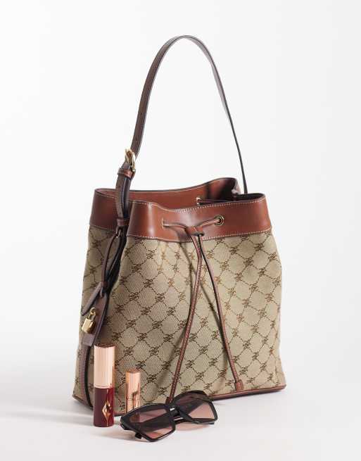 Mango – Brązowa torebka typu bucket z monogramem, 2 z 4