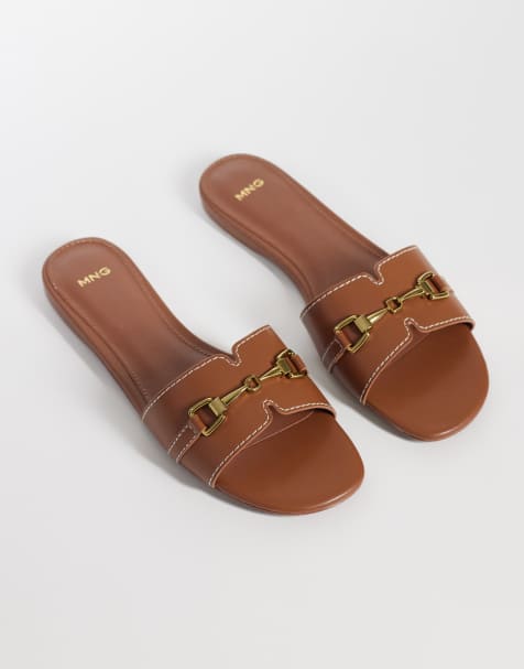 Mango – Brązowe klapki z imitacji skóry z klamrą - view 1