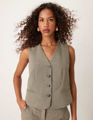 button detail vest in beige - part of a set-Neutral