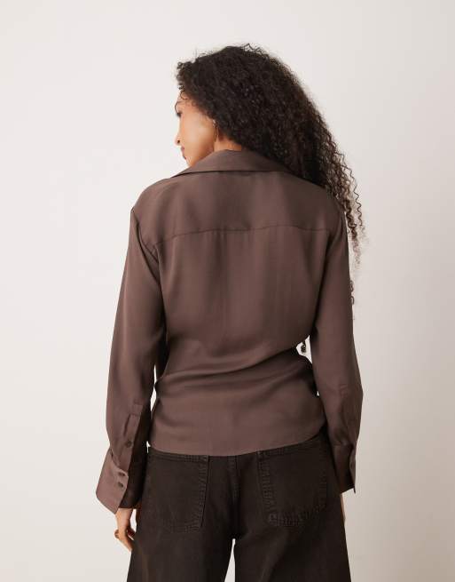 Mango - Camicia drappeggiata in raso marrone con allacciatura laterale, 4 di 4