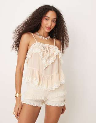 Mango - Camisole in Weiß mit Rüschen und Spitze