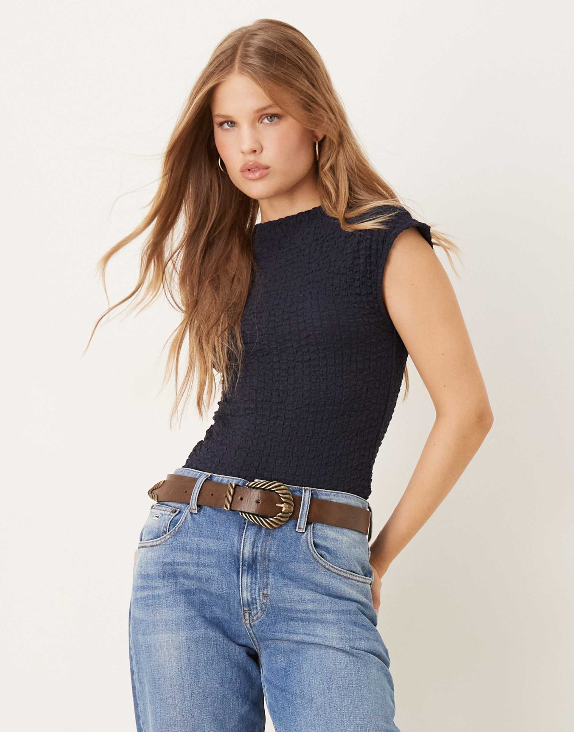 mango cap sleeve textured sleeveless top in navy