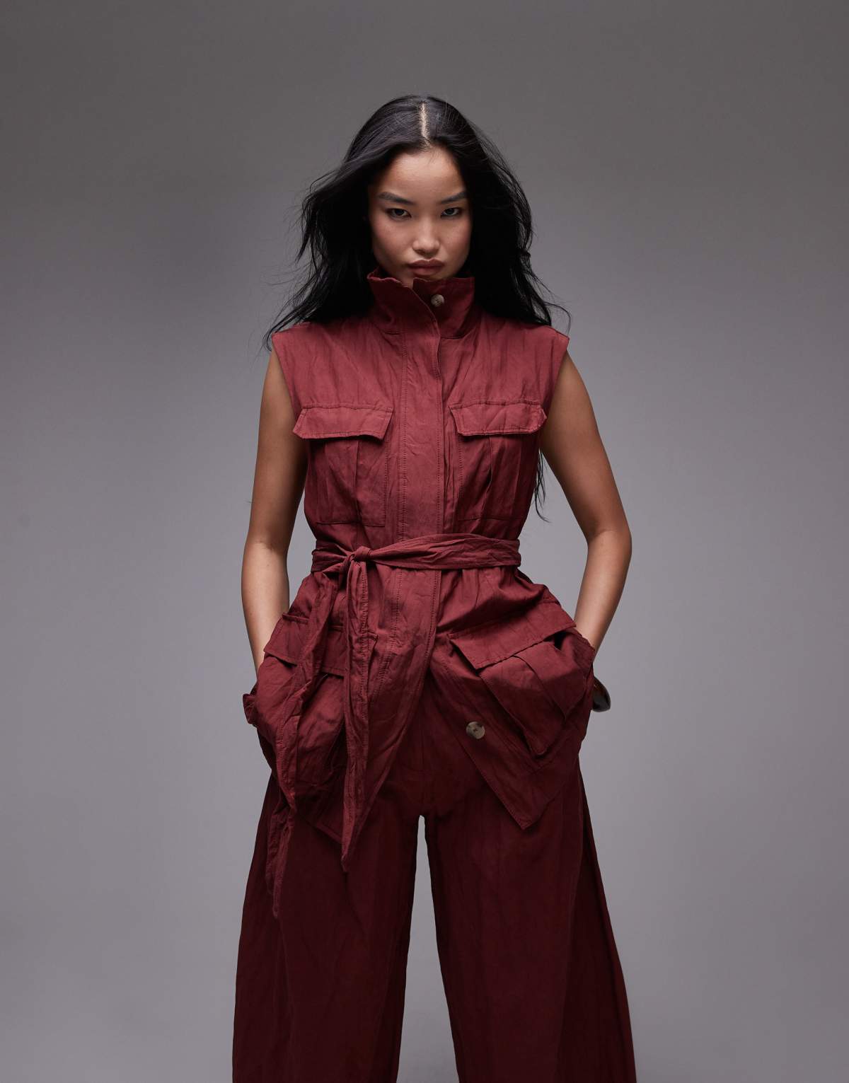 Mango capsule crushed texture longline sleeveless shirt in dark red