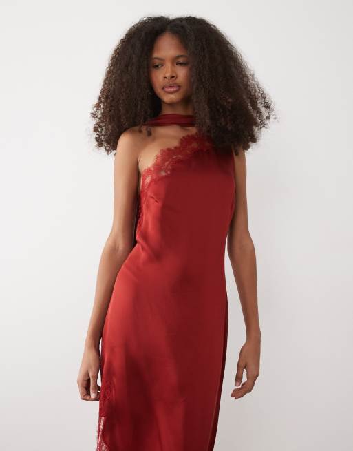 Mango - Capsule - Satijnen maxi jurk met blote schouder en kanten detail in rood, 2 van 4