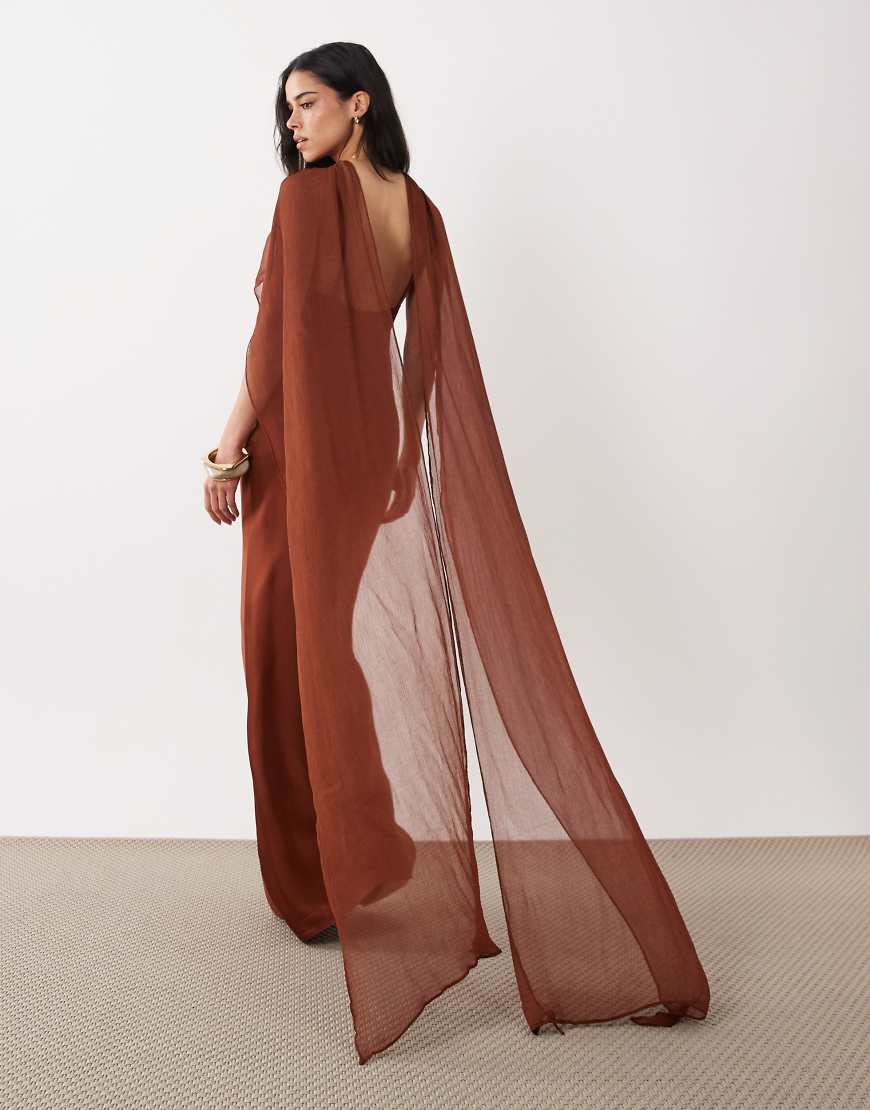 Capule - Maxikleid aus Satin in Braun mit Schal Braun L