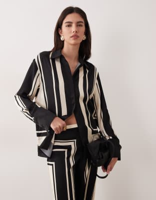 Mango - Carol - Langärmlige Hemdbluse aus Satin mit geometrischem Muster in Schwarz-Weiß, Kombiteil-Bunt