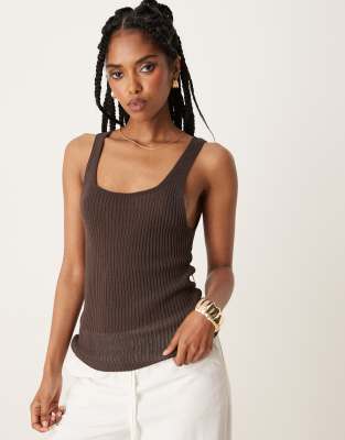 Mango – Chokladbrunt, stickat linne med rund halsringning | ASOS