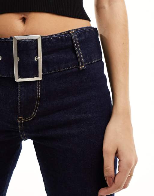 Mango – Ciemnoniebieskie jeansy z zapięciem na klamrę w stylu lat 90., 2 z 5