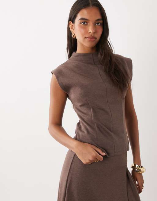 Mango - Clinta - Co-ord set van hoogsluitende mouwloze top en midi rok in bruin, 2 van 3