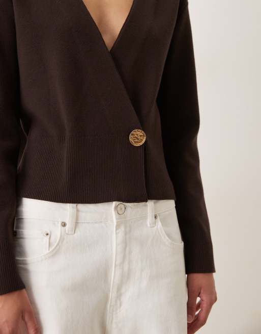 Mango - Compact gebreid vest met overslag aan de taille en gouden knopen in bruin, 3 van 4