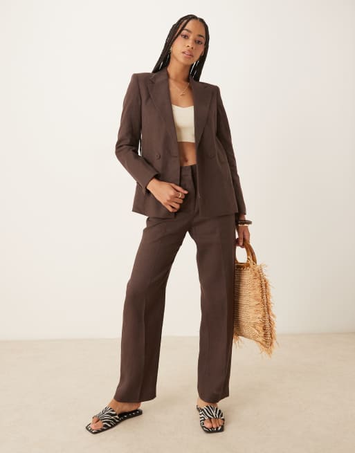 Mango - Coordinato con blazer doppiopetto e pantaloni sartoriali in lino morbido al tatto color cioccolato