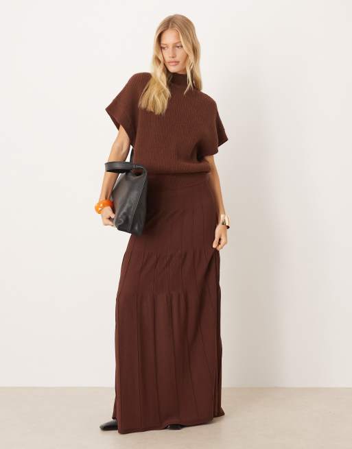 Mango - Coordinato con gonna e top accollato a maniche corte in maglia marrone