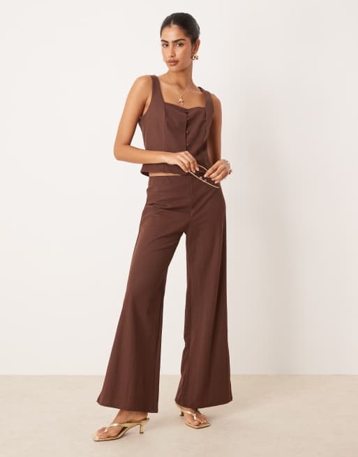 Mango - Coordinato sartoriale color cioccolato con pantaloni a zampa e top con scollo quadrato e bottoni