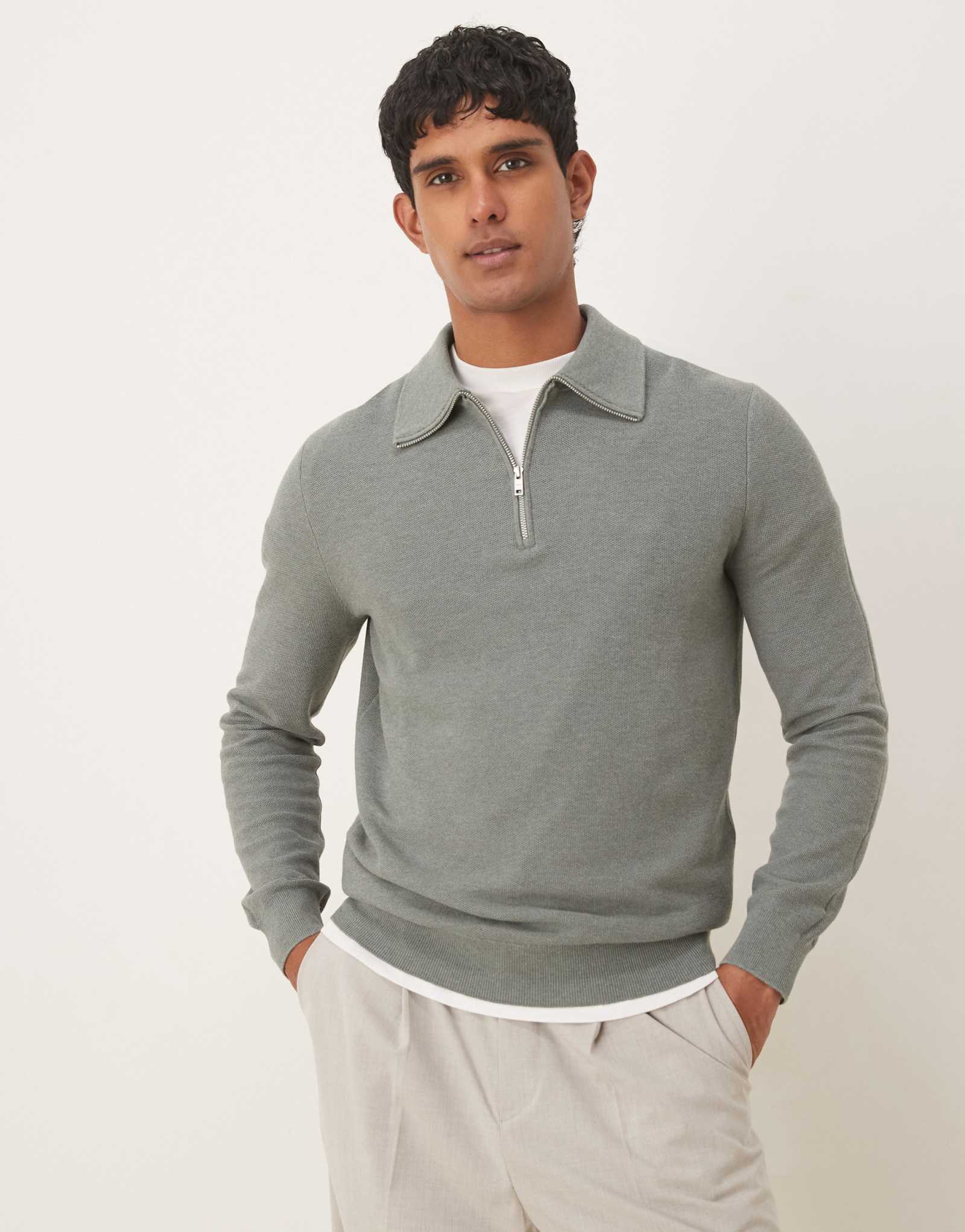 Трикотажное поло на молнии из смеси хлопка Mango цвета шалфея зеленого цвета