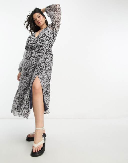 Mango Curve – Blå, småblommig midiklänning med omlottdesign