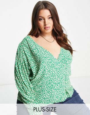 Mango curve side button wrap top with puff sleeve in light green