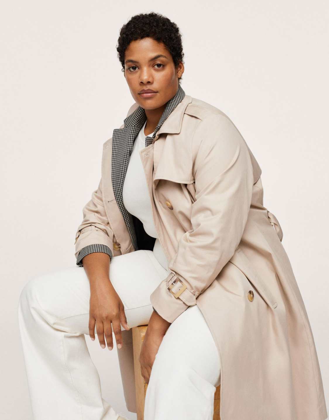 <b>Mango</b> Curve <b>trench</b> coat in beige, 2 of 4.