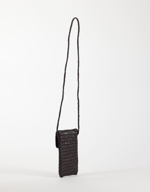 Mango - Custodia telefono marrone in 100% pelle intrecciata con tracolla, 2 di 3