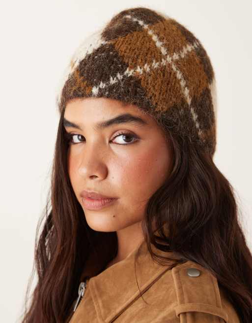 Mango – Czapka beanie z dodatkiem wełny w kolorze mokki we wzór w romby