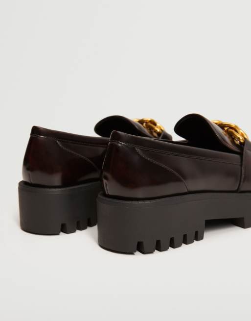 Mango – Czarne loafersy na płaskiej grubej podeszwie z ozdobnym łańcuszkiem, 4 z 4