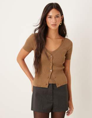 Mango - Doppellagige, kurzärmlige Strickjacke aus Feinstrick in Toffeebraun