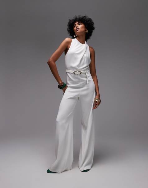 Mango – Drapierter, hochgeschlossener Jumpsuit in gebrochenem Weiß mit goldfarbenem Gürtel - view 1