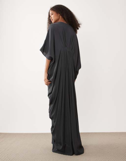 Mango – Drapowana grafitowa sukienka maxi oversize z dekoltem w szpic i rękawami do łokci, 4 z 4