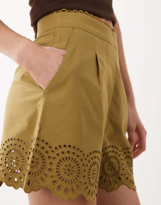 Mango - Elegante short van 100% katoen met borduursel in olijfgroen, 4 van 5