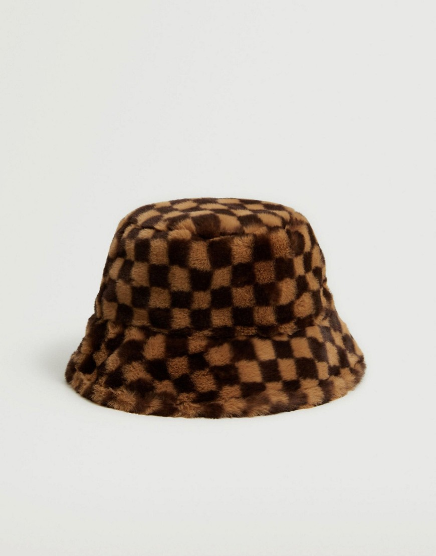 Mango faux fur bucket hat in checkerboard print in brown
