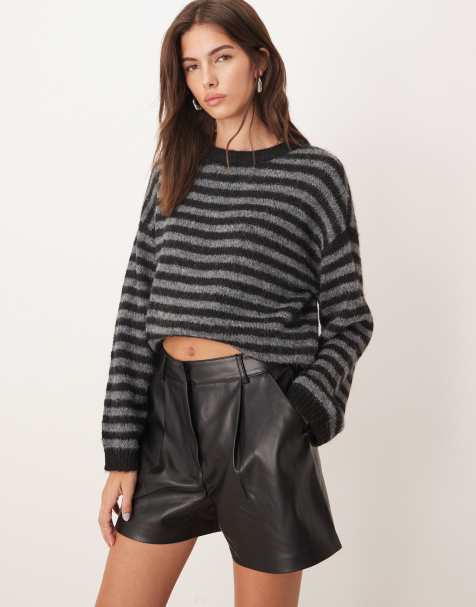 Mango faux leather pleat front short in black
