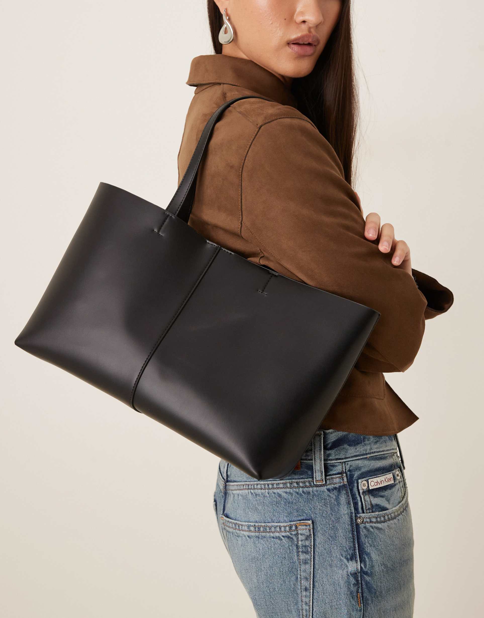 mango faux leather tote in black