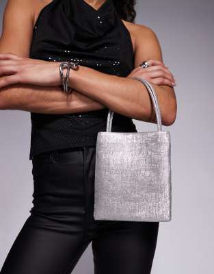 Mango featuring Kaia Gerber - Tasche aus Satin in strukturierter, silberfarbener Metallic-Optik