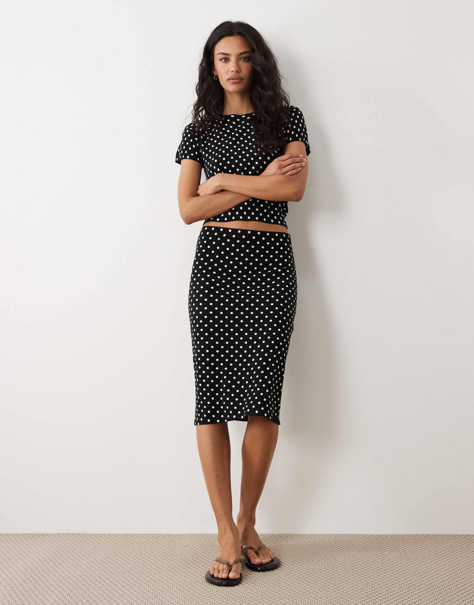 mango feria compact knit midi skirt in black and white polka dot - part of a set