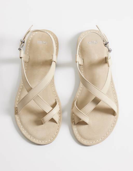 Mango – Flache Sandalen in Sandbeige mit Zehenstegdetail, 2 von 4