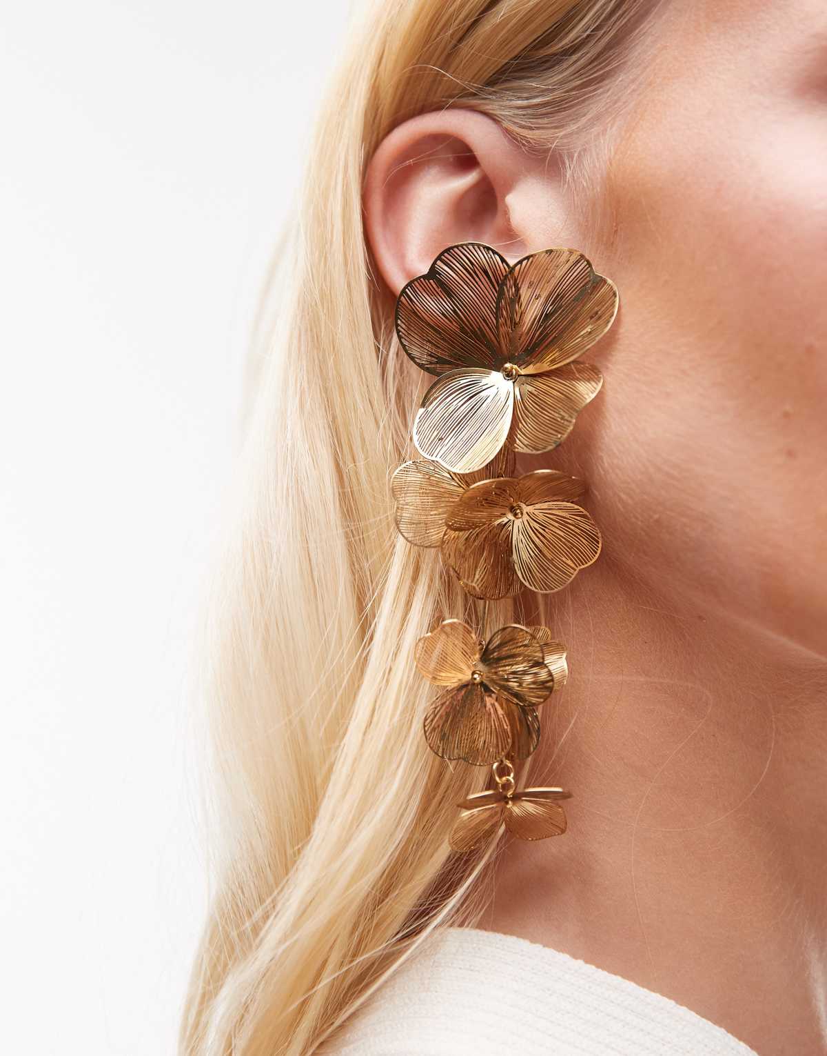 Mango floral dorp earings in gold