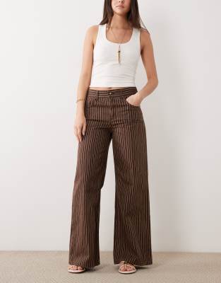 Mango - Florchi - Straight Jeans aus 100% Baumwolle in gestreiftem Braun-Brown