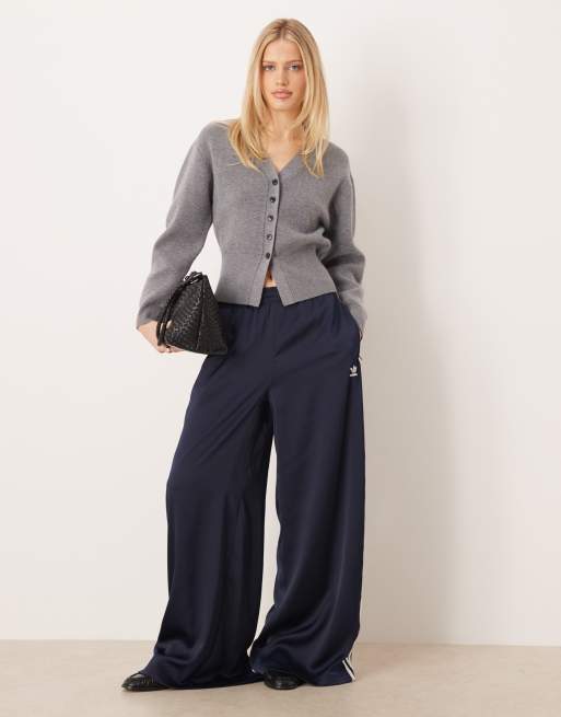 Mango – Geformte Strickjacke in Grau mit V-Ausschnitt, 2 von 4
