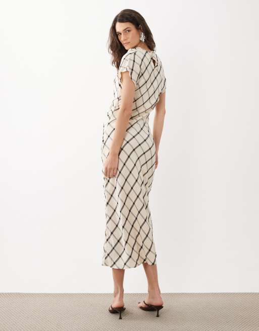 Mango - Geruite midaxi jurk met gedrapeerde halslijn en korte mouwen in beige en zwart, 4 van 4