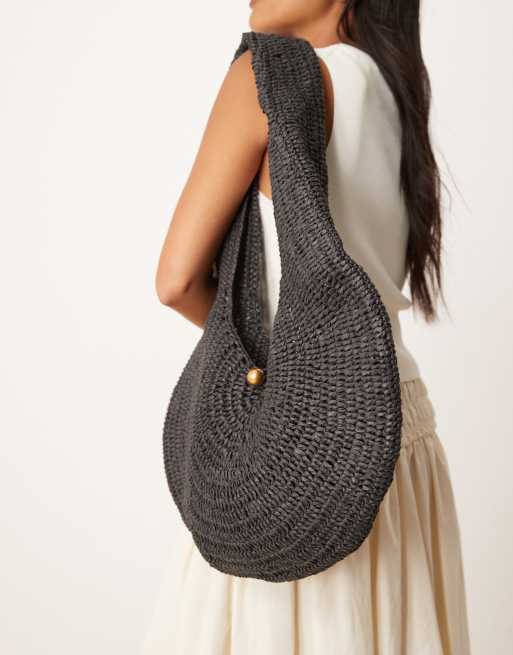 Mango – Gewebte Schultertasche in Schwarz mit U-förmigem Design und goldfarbenen Akzenten, 2 von 4