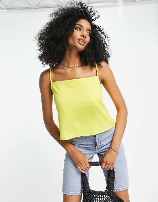 Mango - Gul cami i satin med draperet front
