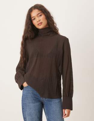 Mango - Halbtransparente Bluse in Braun mit hohem Ausschnitt und Bindebändern-Brown