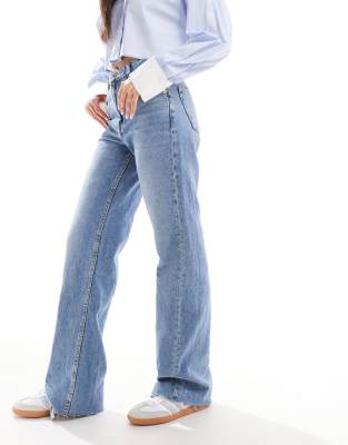 Mango - Hellblaue Jeans mit geradem Bein und Fransensaum