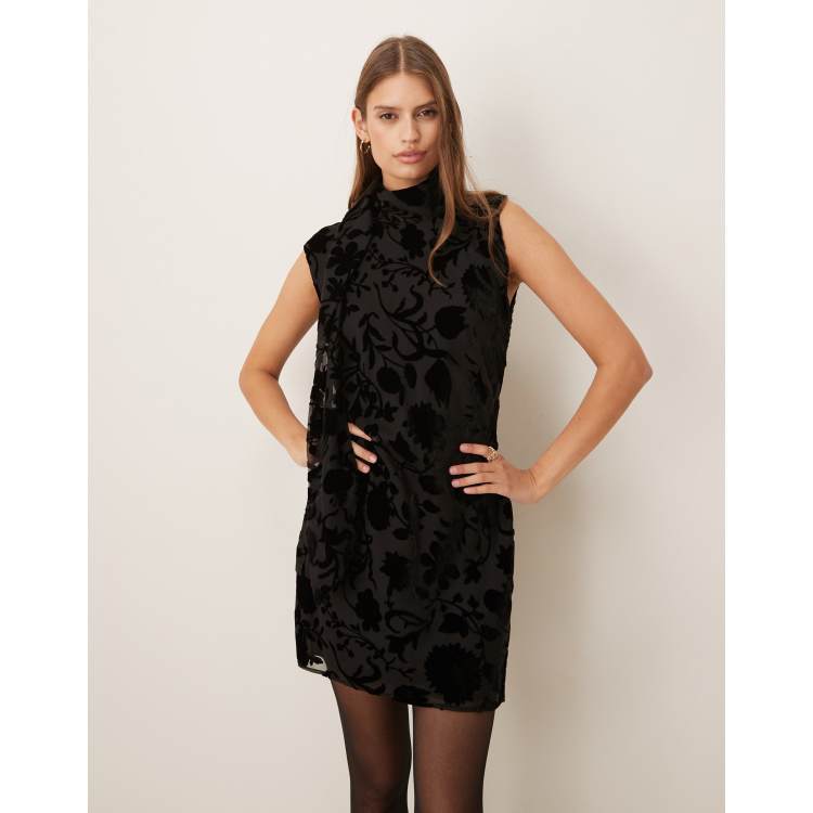 209475279-1-black?$n_750w$&wid