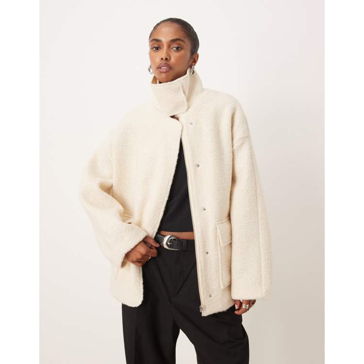 209541353-1-white?$n_750w$&wid