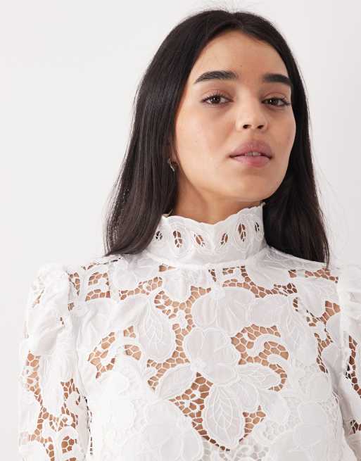 Mango – Hochgeschlossene, langärmlige Bluse aus zarter Spitze in Weiß, 3 von 4