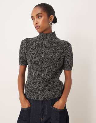 Mango - Hochgeschlossenes, kurzärmliges Strickoberteil in Schwarz und Weiß