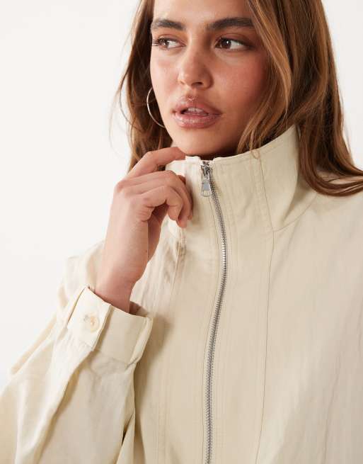 Mango - In collaborazione con Hailey Bieber - Giacca bomber beige con collo a imbuto e zip, 3 di 4