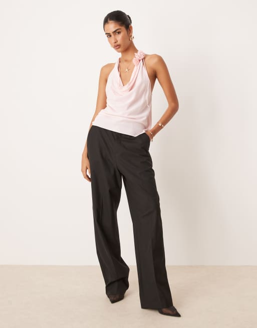Mango – Jasnoróżowy top z drapowanym dekoltem typu halter z kwiatowym zdobieniem 3D , 3 z 4